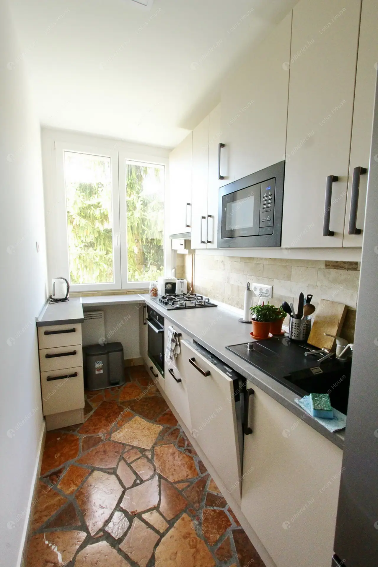 Kiadó albérlet 0 Ft/hó áron: ,   . Mérete:  nm, 1 szobás | Alberlet.hu - 6097102