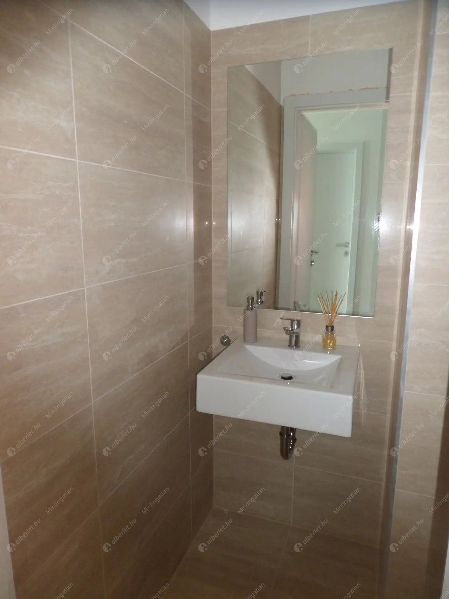 Kiadó albérlet 582000 Ft/hó áron: Balatonfüred,  Széchenyi utca. Mérete: 65 nm, 3 szobás | Alberlet.hu - 6314725