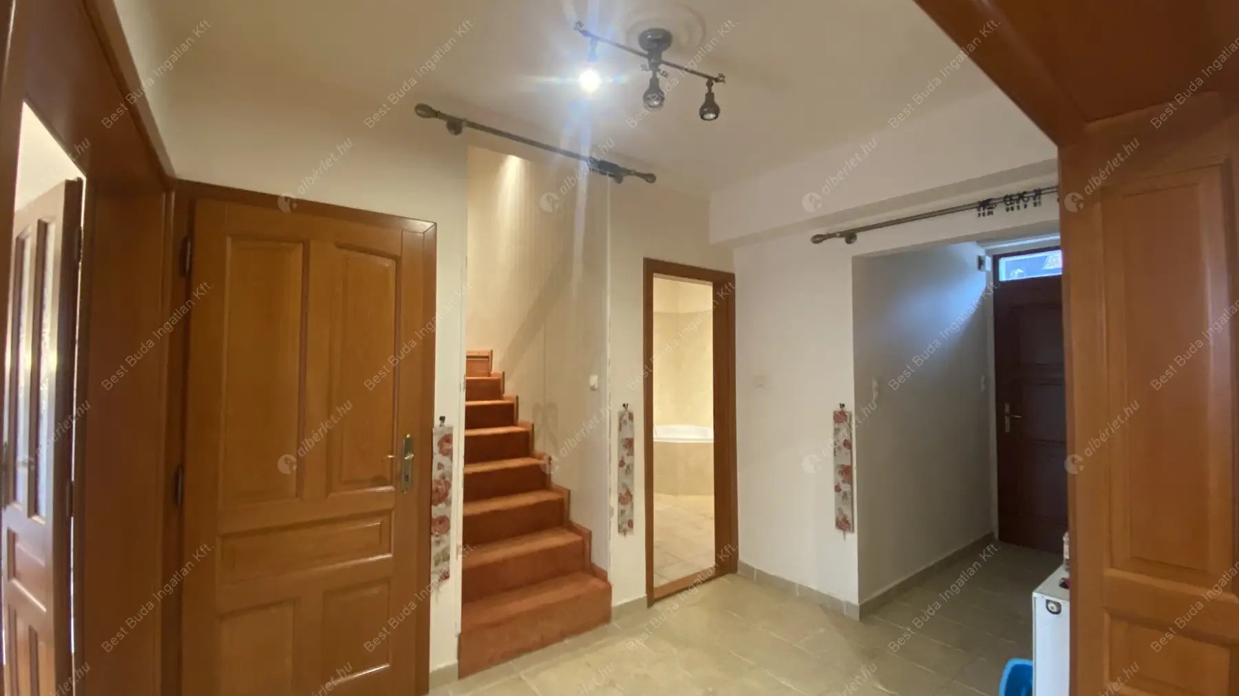 Kiadó albérlet 450000 Ft/hó áron: Budakeszi,  Barackvirág utca. Mérete: 200 nm, 4 szobás | Alberlet.hu - 6157250