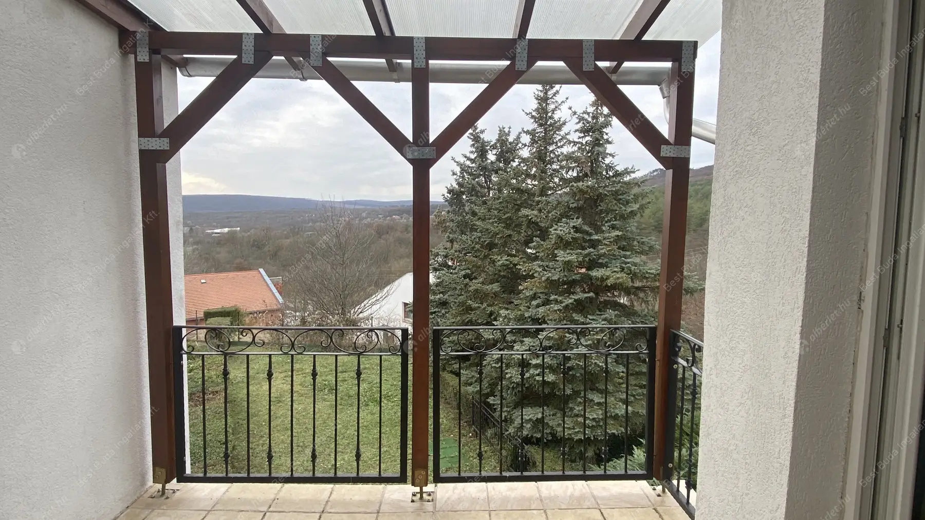 Kiadó albérlet 450000 Ft/hó áron: Budakeszi,  Barackvirág utca. Mérete: 200 nm, 4 szobás | Alberlet.hu - 6157252