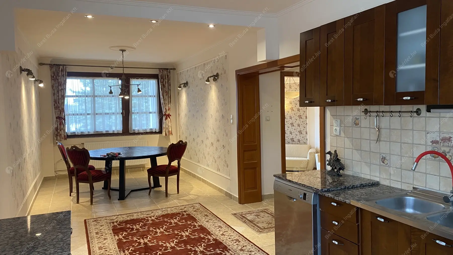 Kiadó albérlet 450000 Ft/hó áron: Budakeszi,  Barackvirág utca. Mérete: 200 nm, 4 szobás | Alberlet.hu - 6157256