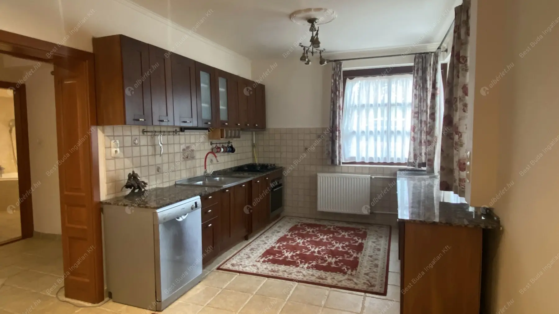 Kiadó albérlet 450000 Ft/hó áron: Budakeszi,  Barackvirág utca. Mérete: 200 nm, 4 szobás | Alberlet.hu - 6157258