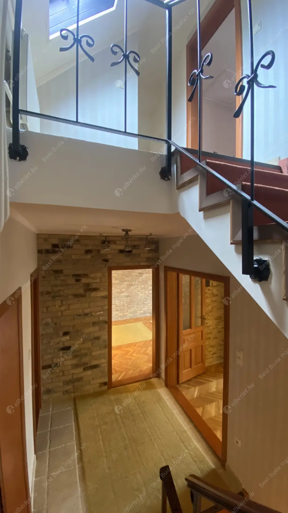 Kiadó albérlet 450000 Ft/hó áron: Budakeszi,  Barackvirág utca. Mérete: 200 nm, 4 szobás | Alberlet.hu - 6157259