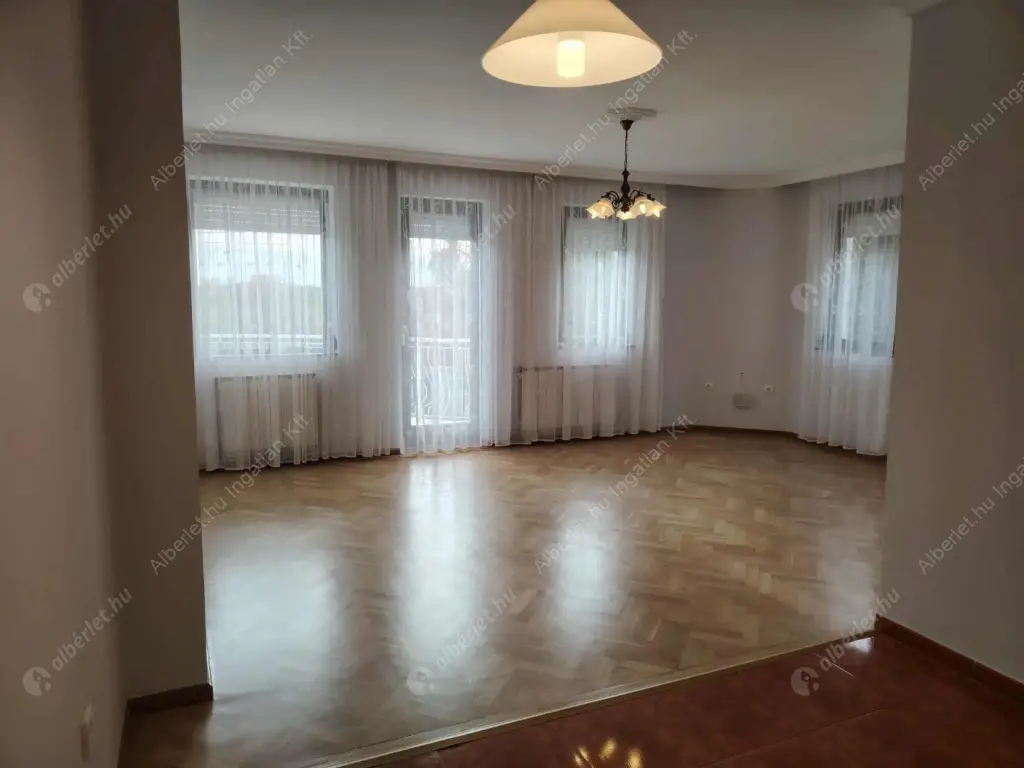 Kiadó albérlet 480000 Ft/hó áron: Budakeszi,  Mandula utca. Mérete: 150 nm, 5 szobás | Alberlet.hu - 6560741