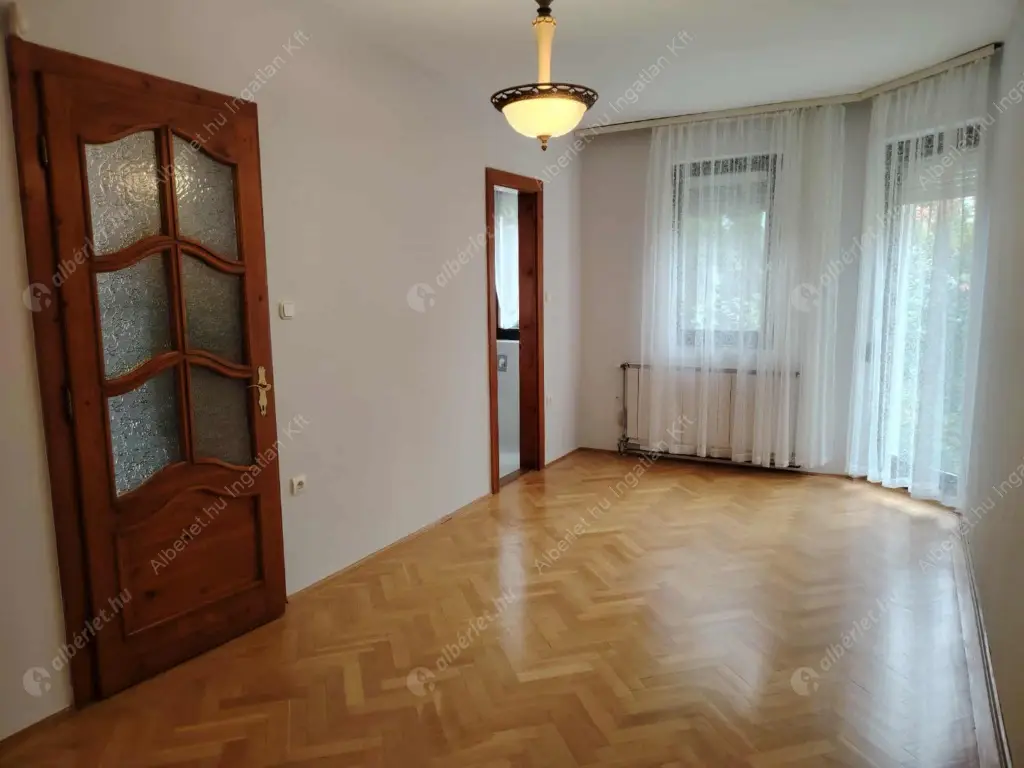 Kiadó albérlet 480000 Ft/hó áron: Budakeszi,  Mandula utca. Mérete: 150 nm, 5 szobás | Alberlet.hu - 6560747