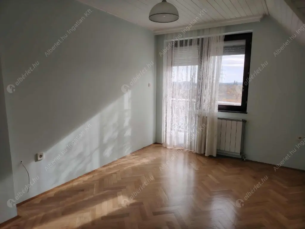 Kiadó albérlet 480000 Ft/hó áron: Budakeszi,  Mandula utca. Mérete: 150 nm, 5 szobás | Alberlet.hu - 6560761