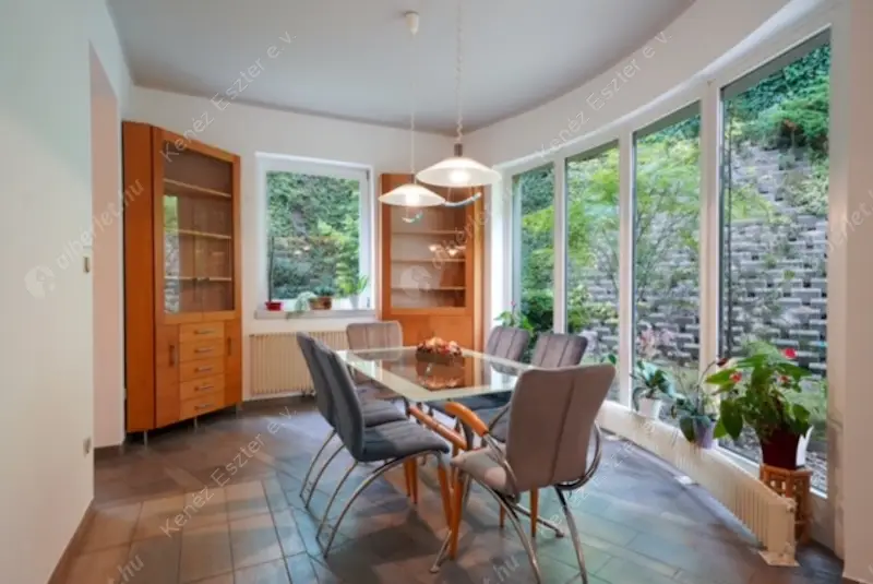 Kiadó albérlet 850000 Ft/hó áron: Budakeszi,  Virágvölgy utca. Mérete: 280 nm, 4 szobás | Alberlet.hu - 6245472