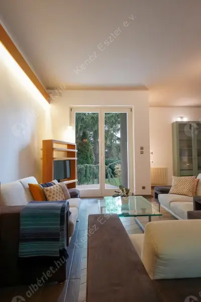 Kiadó albérlet 850000 Ft/hó áron: Budakeszi,  Virágvölgy utca. Mérete: 280 nm, 4 szobás | Alberlet.hu - 6245474