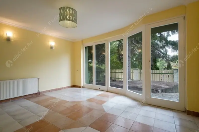 Kiadó albérlet 850000 Ft/hó áron: Budakeszi,  Virágvölgy utca. Mérete: 280 nm, 4 szobás | Alberlet.hu - 6245476