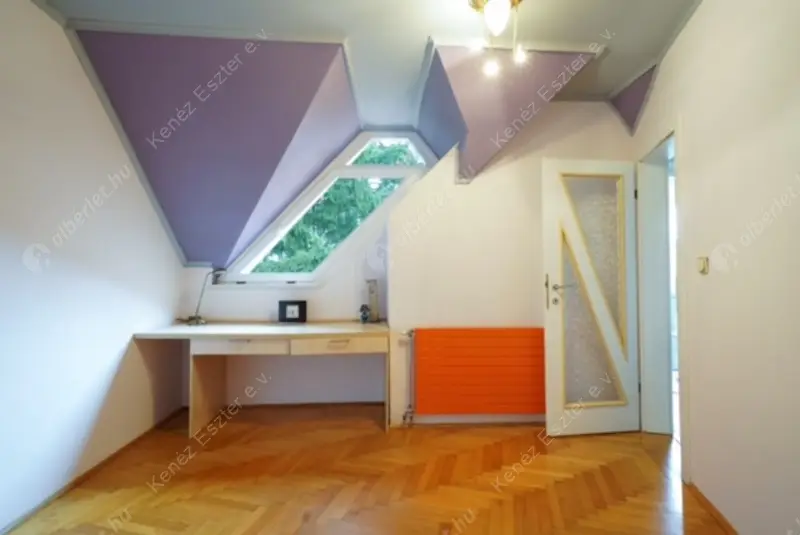 Kiadó albérlet 850000 Ft/hó áron: Budakeszi,  Virágvölgy utca. Mérete: 280 nm, 4 szobás | Alberlet.hu - 6245480