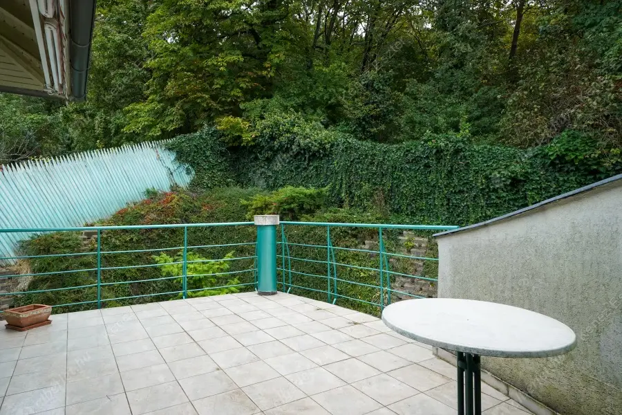 Kiadó albérlet 850000 Ft/hó áron: Budakeszi,  Virágvölgy utca. Mérete: 280 nm, 4 szobás | Alberlet.hu - 6245543