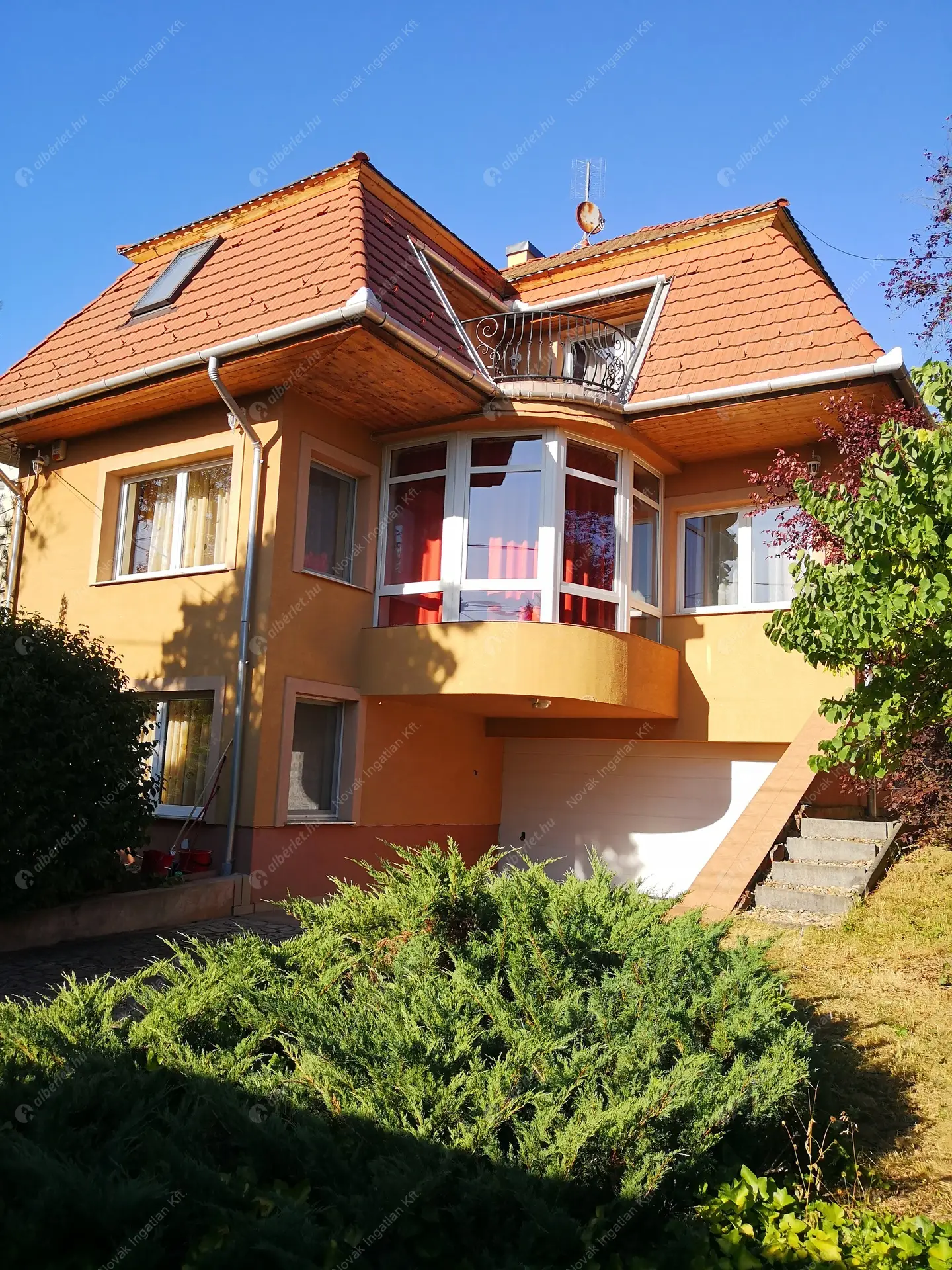 Kiadó albérlet 680000 Ft/hó áron: Budaörs,  Hóvirág . Mérete: 230 nm, 5 szobás | Alberlet.hu - 6505014