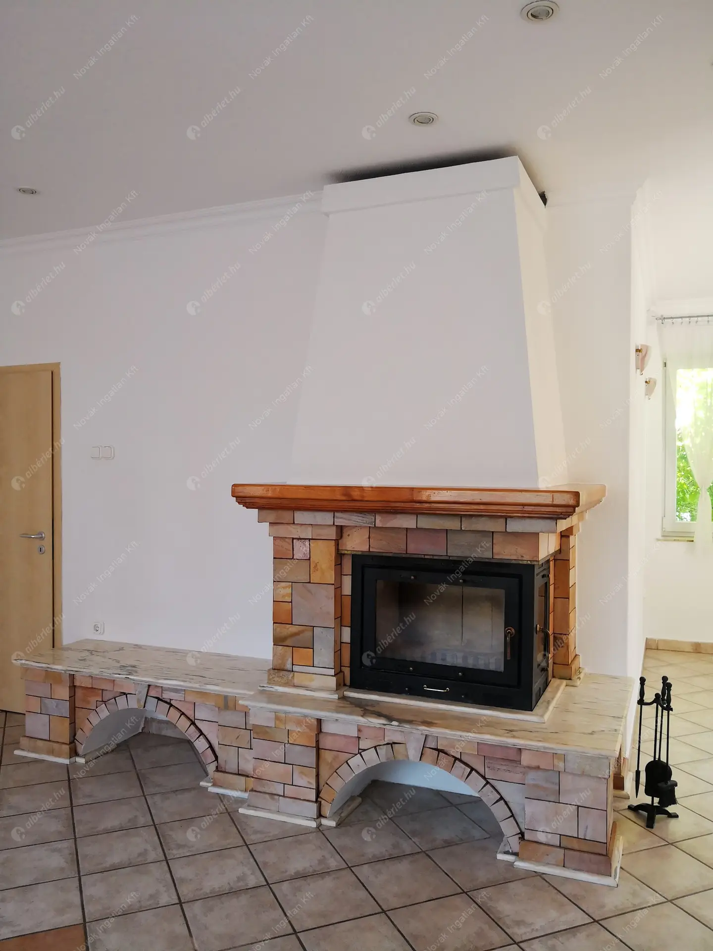 Kiadó albérlet 680000 Ft/hó áron: Budaörs,  Hóvirág . Mérete: 230 nm, 5 szobás | Alberlet.hu - 6505017