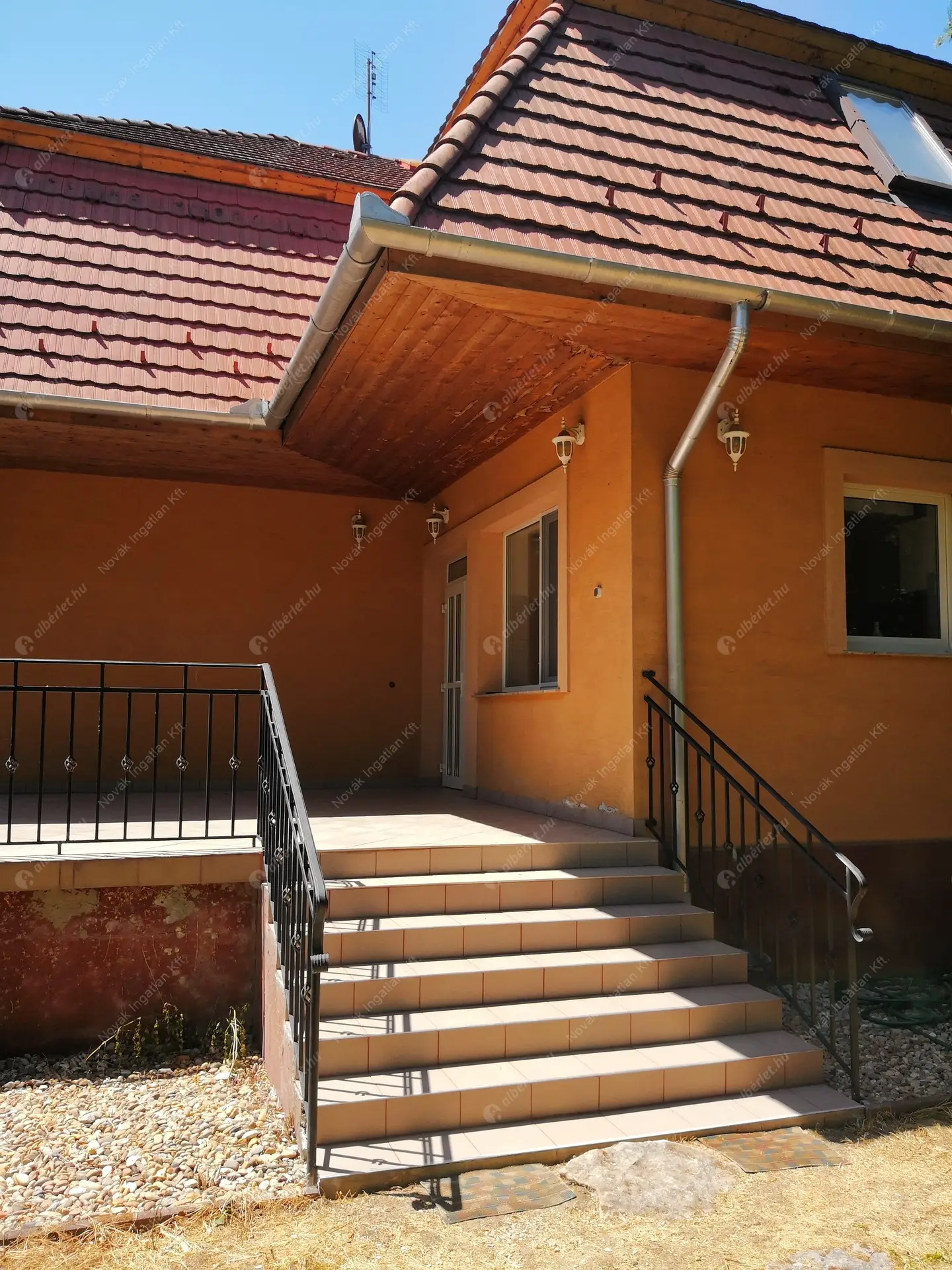 Kiadó albérlet 680000 Ft/hó áron: Budaörs,  Hóvirág . Mérete: 230 nm, 5 szobás | Alberlet.hu - 6505023