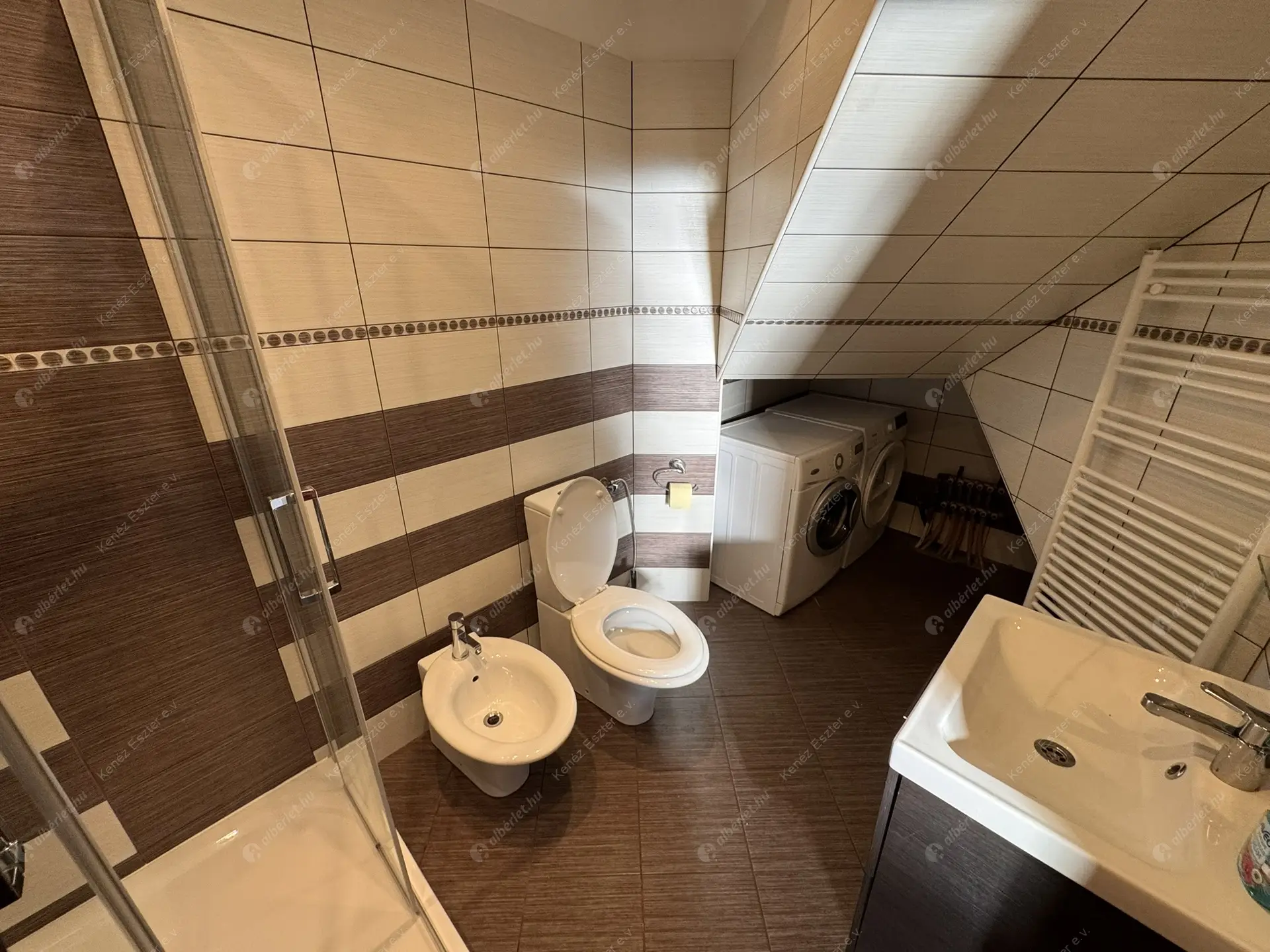 Kiadó albérlet 650000 Ft/hó áron: Budaörs,  Hóvirág utca. Mérete: 130 nm, 4 szobás | Alberlet.hu - 6382104