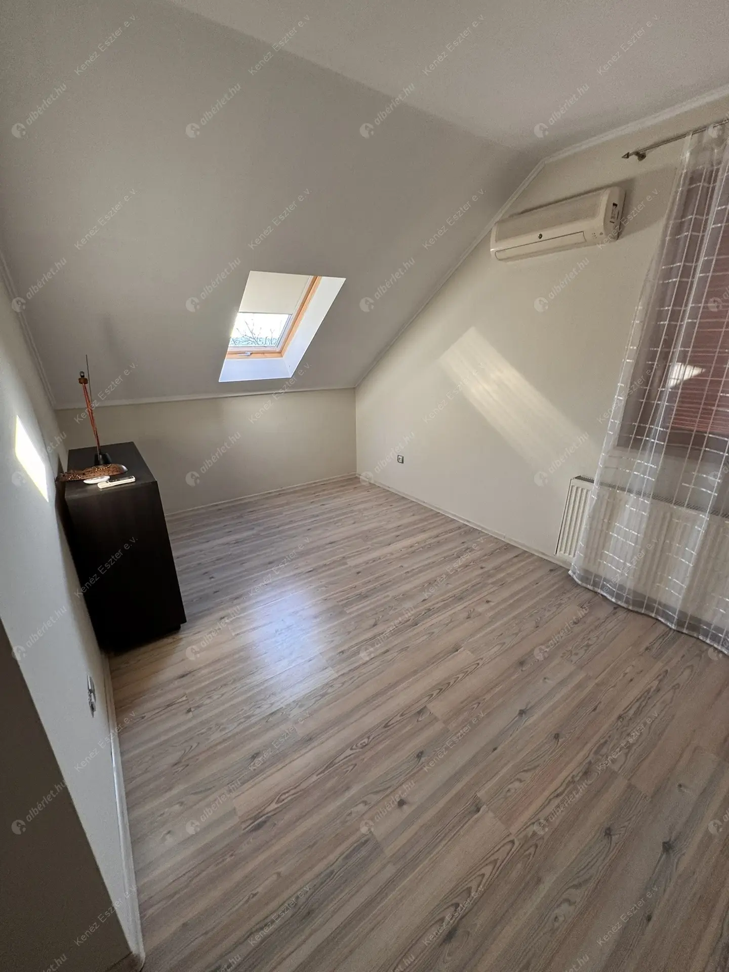 Kiadó albérlet 650000 Ft/hó áron: Budaörs,  Hóvirág utca. Mérete: 130 nm, 4 szobás | Alberlet.hu - 6382110