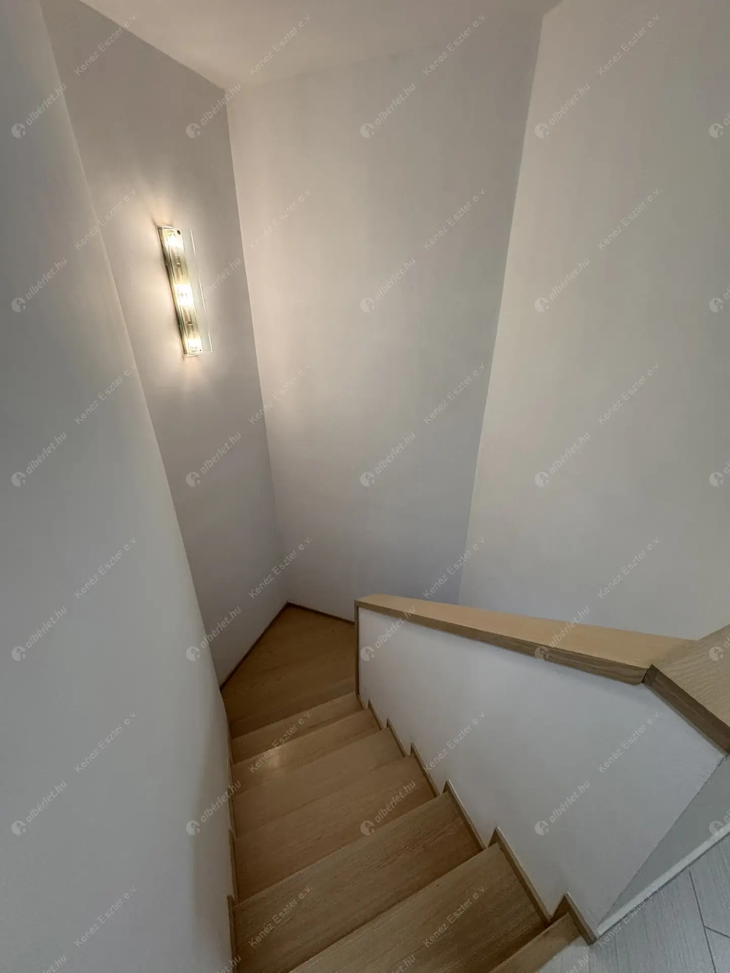 Kiadó albérlet 650000 Ft/hó áron: Budaörs,  Hóvirág utca. Mérete: 130 nm, 4 szobás | Alberlet.hu - 6382116