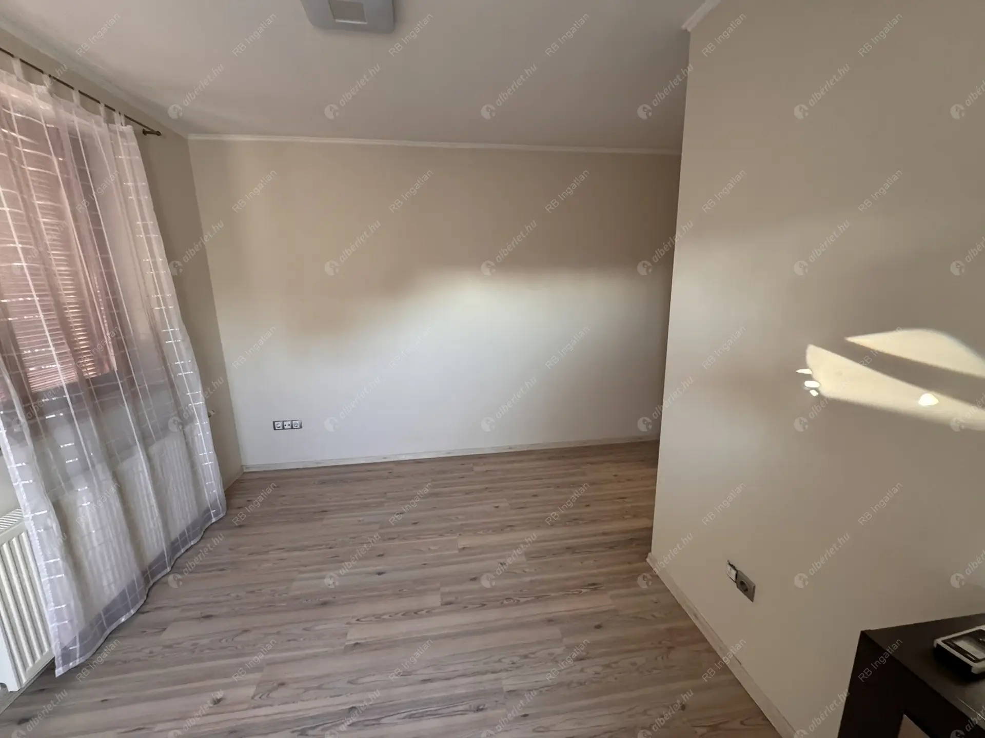 Kiadó albérlet 590000 Ft/hó áron: Budaörs,  Hóvirág utca. Mérete: 130 nm, 4 szobás | Alberlet.hu - 6404656