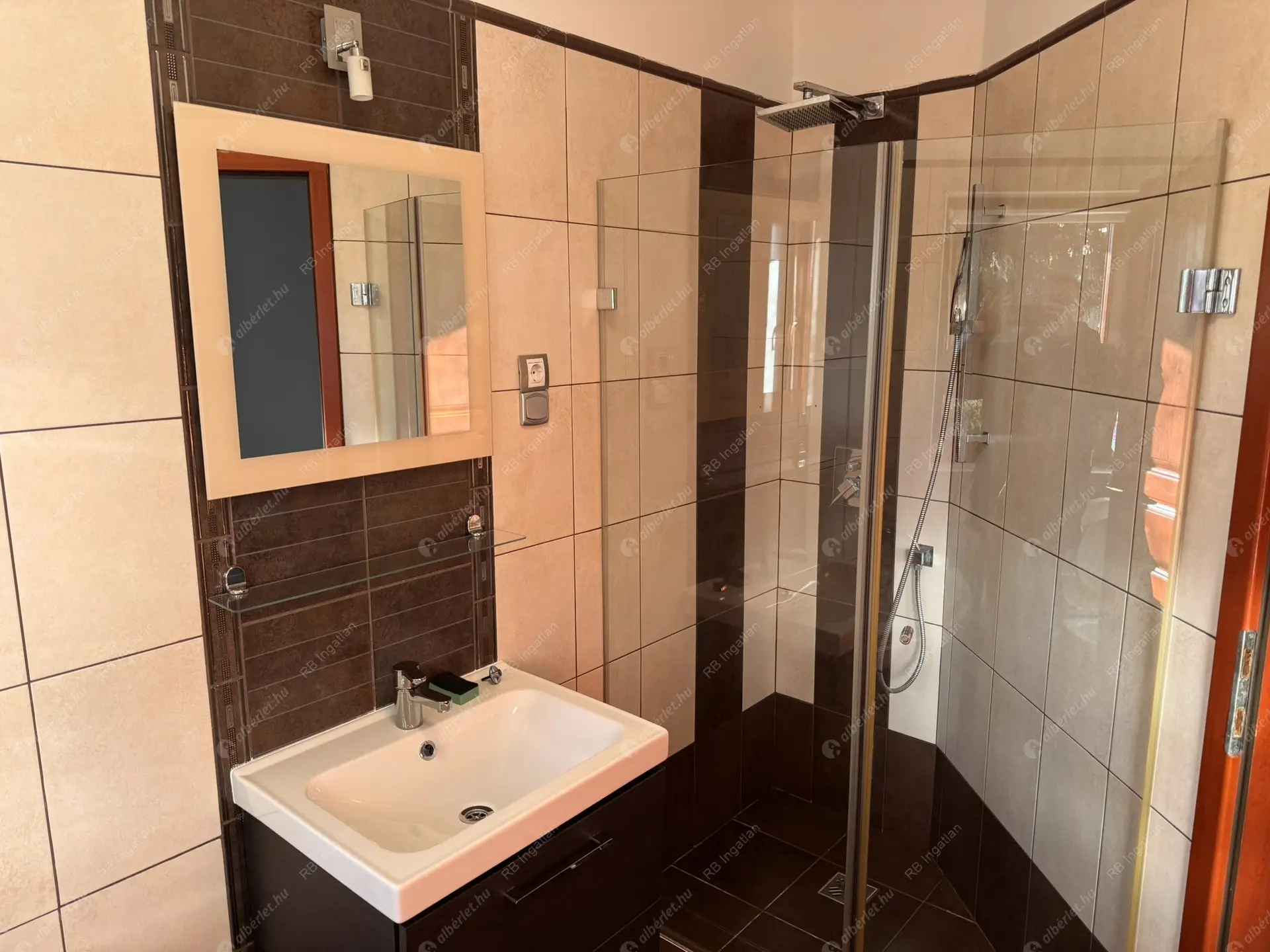 Kiadó albérlet 590000 Ft/hó áron: Budaörs,  Hóvirág utca. Mérete: 130 nm, 4 szobás | Alberlet.hu - 6404659