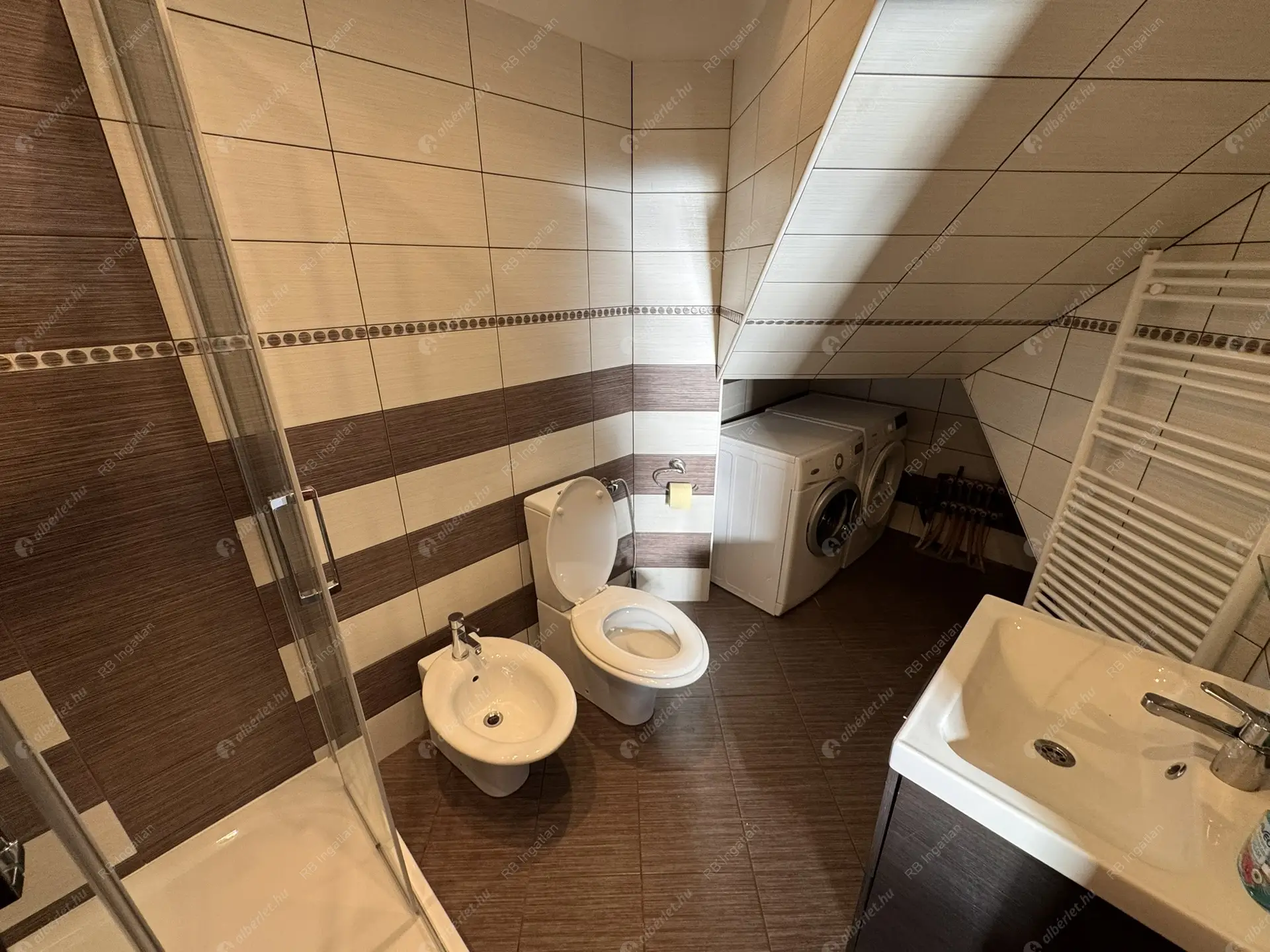 Kiadó albérlet 590000 Ft/hó áron: Budaörs,  Hóvirág utca. Mérete: 130 nm, 4 szobás | Alberlet.hu - 6404664