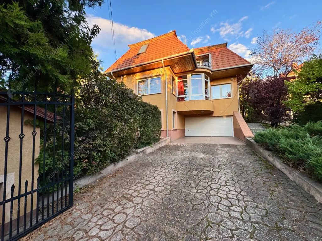 Kiadó albérlet 630000 Ft/hó áron: Budaörs,  Hóvirág utca. Mérete: 230 nm, 5 szobás | Alberlet.hu - 6587531