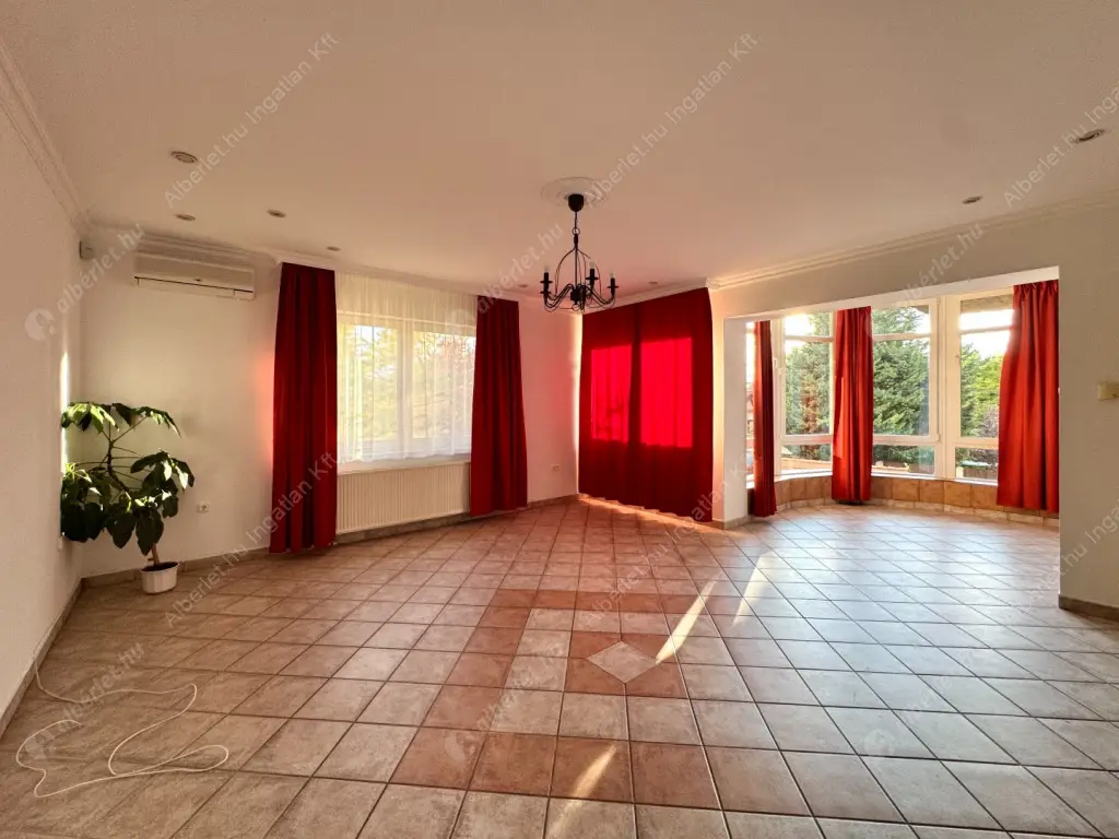 Kiadó albérlet 630000 Ft/hó áron: Budaörs,  Hóvirág utca. Mérete: 230 nm, 5 szobás | Alberlet.hu - 6587535