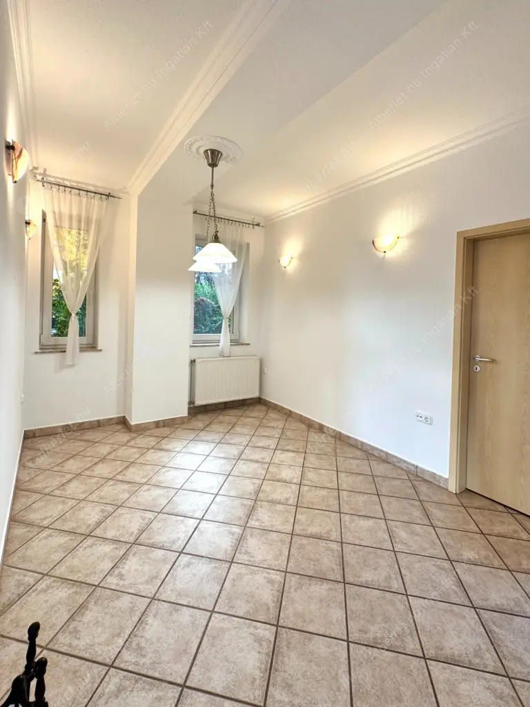 Kiadó albérlet 630000 Ft/hó áron: Budaörs,  Hóvirág utca. Mérete: 230 nm, 5 szobás | Alberlet.hu - 6587539