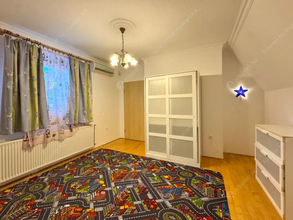 Kiadó albérlet 630000 Ft/hó áron: Budaörs,  Hóvirág utca. Mérete: 230 nm, 5 szobás | Alberlet.hu - 6587552