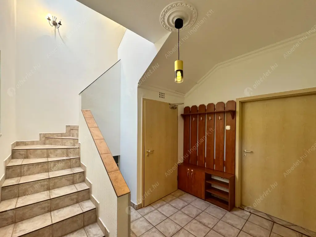 Kiadó albérlet 630000 Ft/hó áron: Budaörs,  Hóvirág utca. Mérete: 230 nm, 5 szobás | Alberlet.hu - 6587554