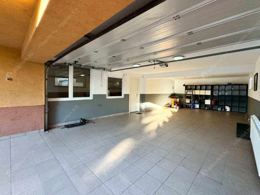 Kiadó albérlet 630000 Ft/hó áron: Budaörs,  Hóvirág utca. Mérete: 230 nm, 5 szobás | Alberlet.hu - 6587556