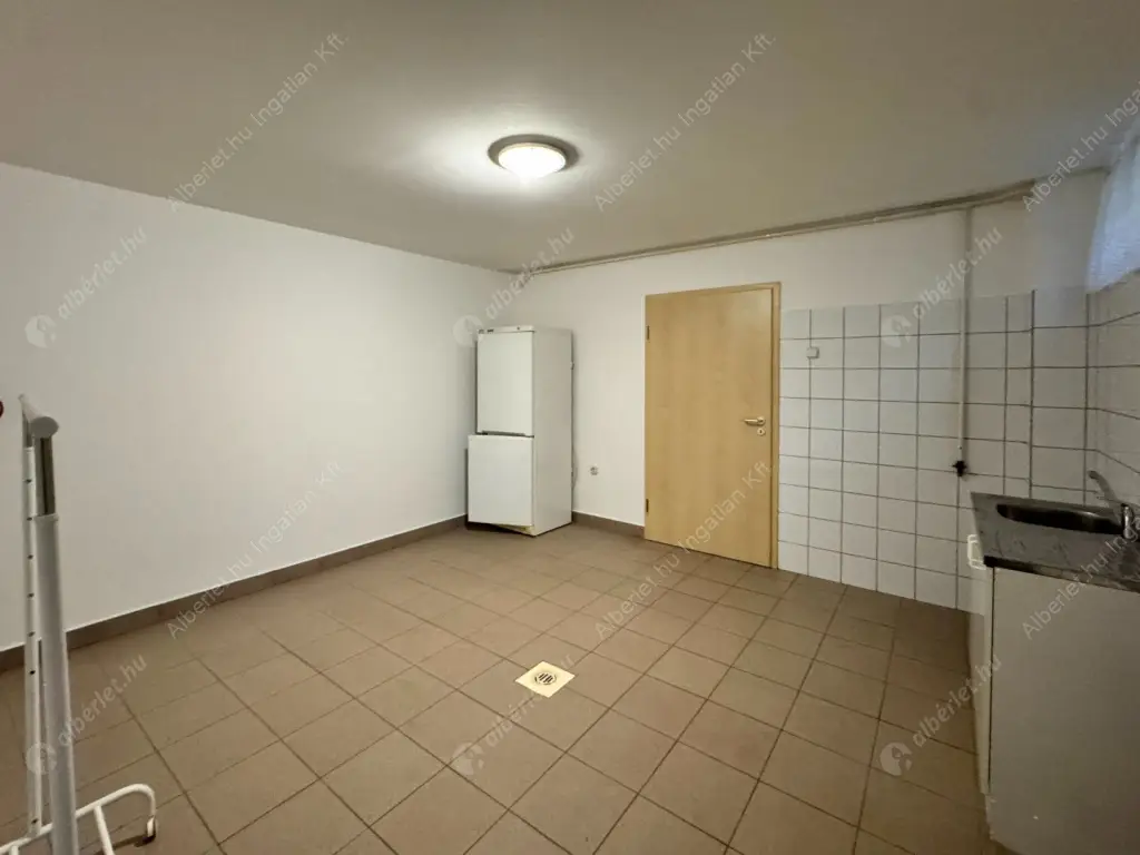 Kiadó albérlet 630000 Ft/hó áron: Budaörs,  Hóvirág utca. Mérete: 230 nm, 5 szobás | Alberlet.hu - 6587557