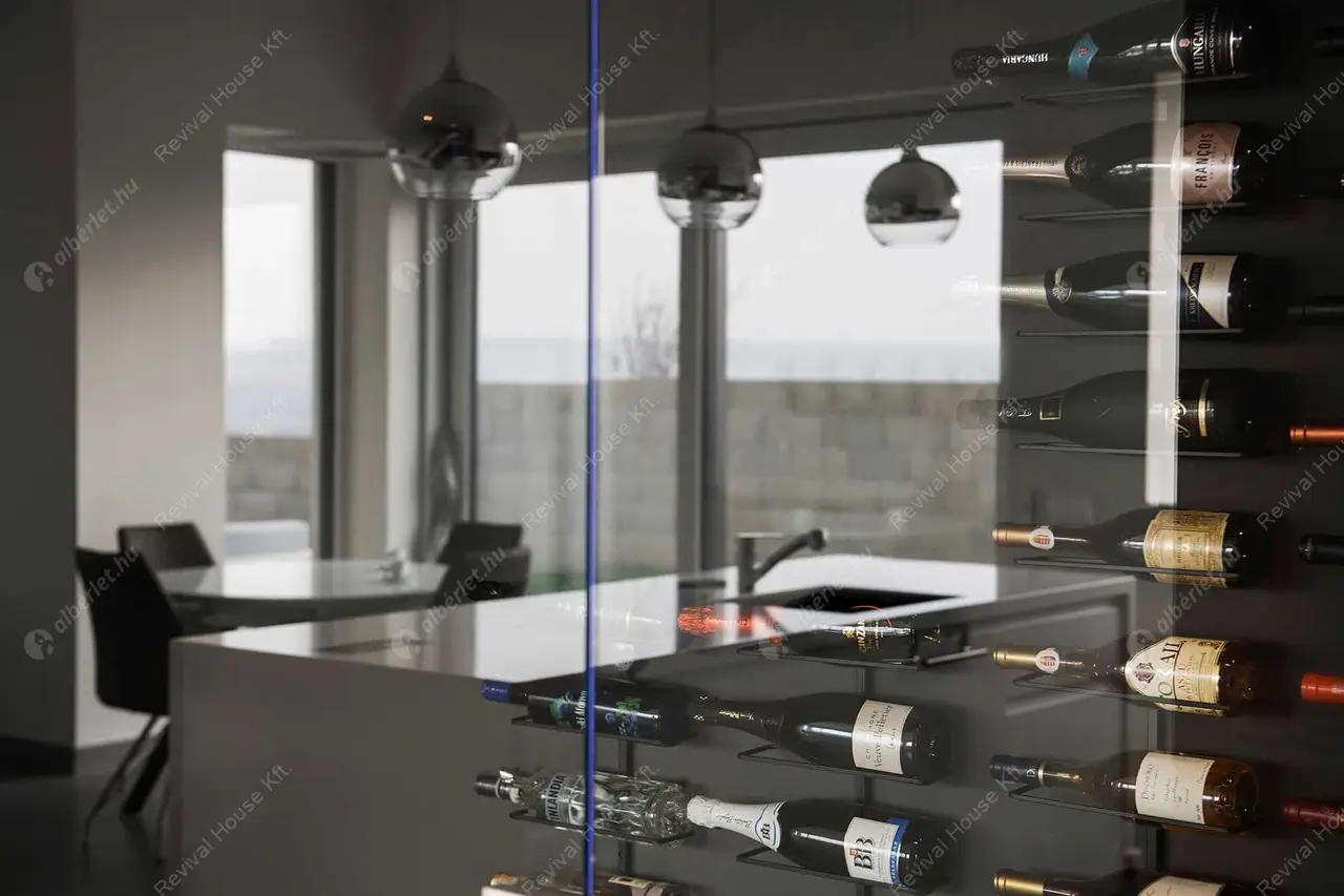 Kiadó albérlet 2000000 Ft/hó áron: Budaörs,  Törökugrató utca. Mérete: 155 nm, 5 szobás | Alberlet.hu - 6590604