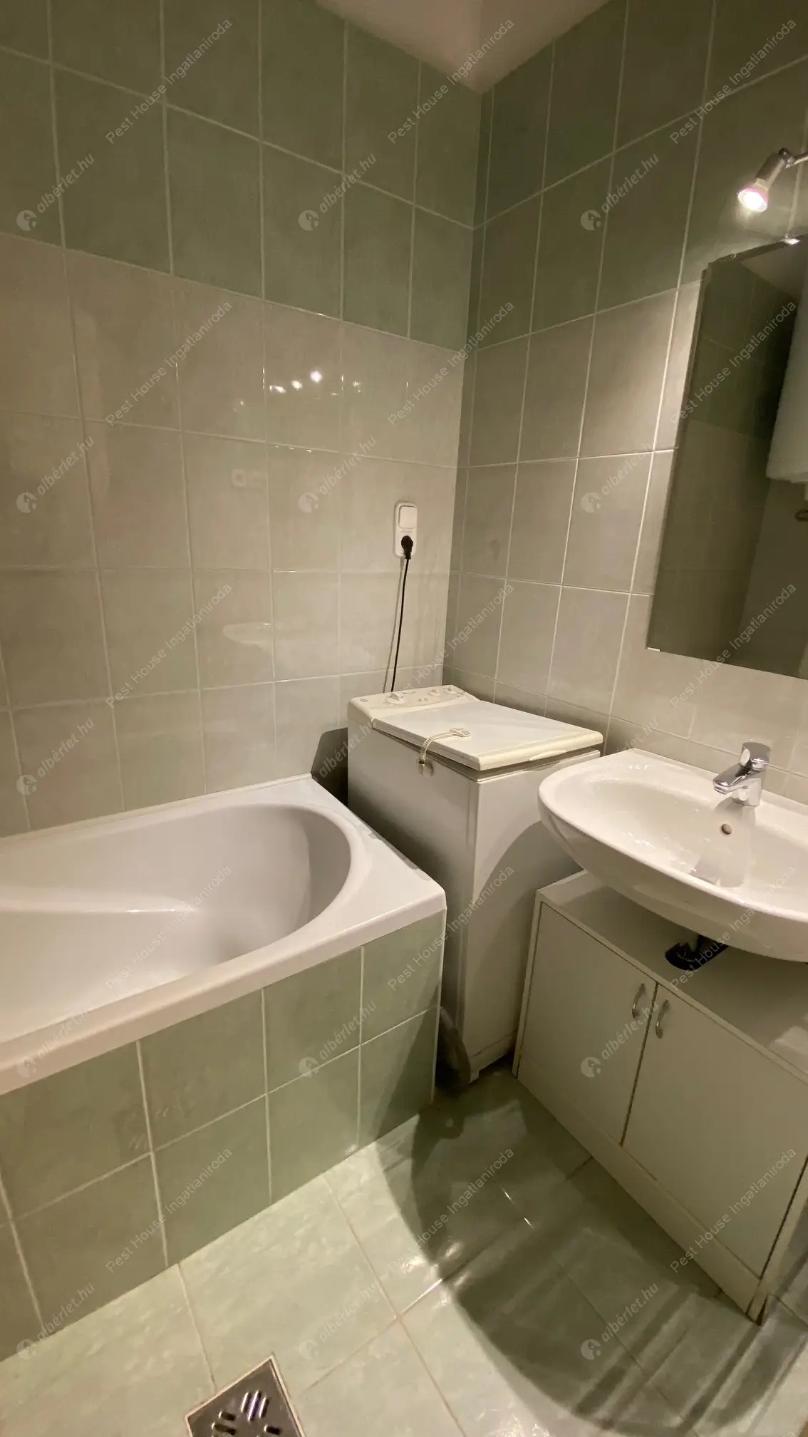 Kiadó albérlet 170000 Ft/hó áron: Budapest, I. kerület  Attila út. Mérete: 27 nm, 1 szobás | Alberlet.hu - 6580411