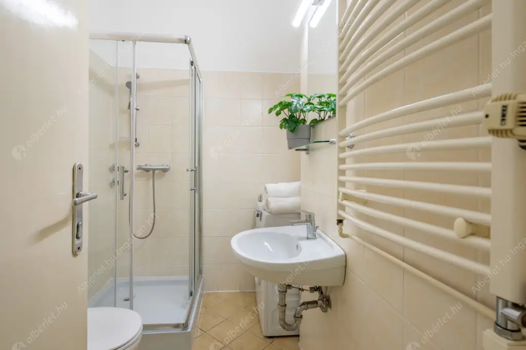 Kiadó albérlet 250000 Ft/hó áron: Budapest, I. kerület  Attila út. Mérete: 38 nm, 1 szobás | Alberlet.hu - 6600121