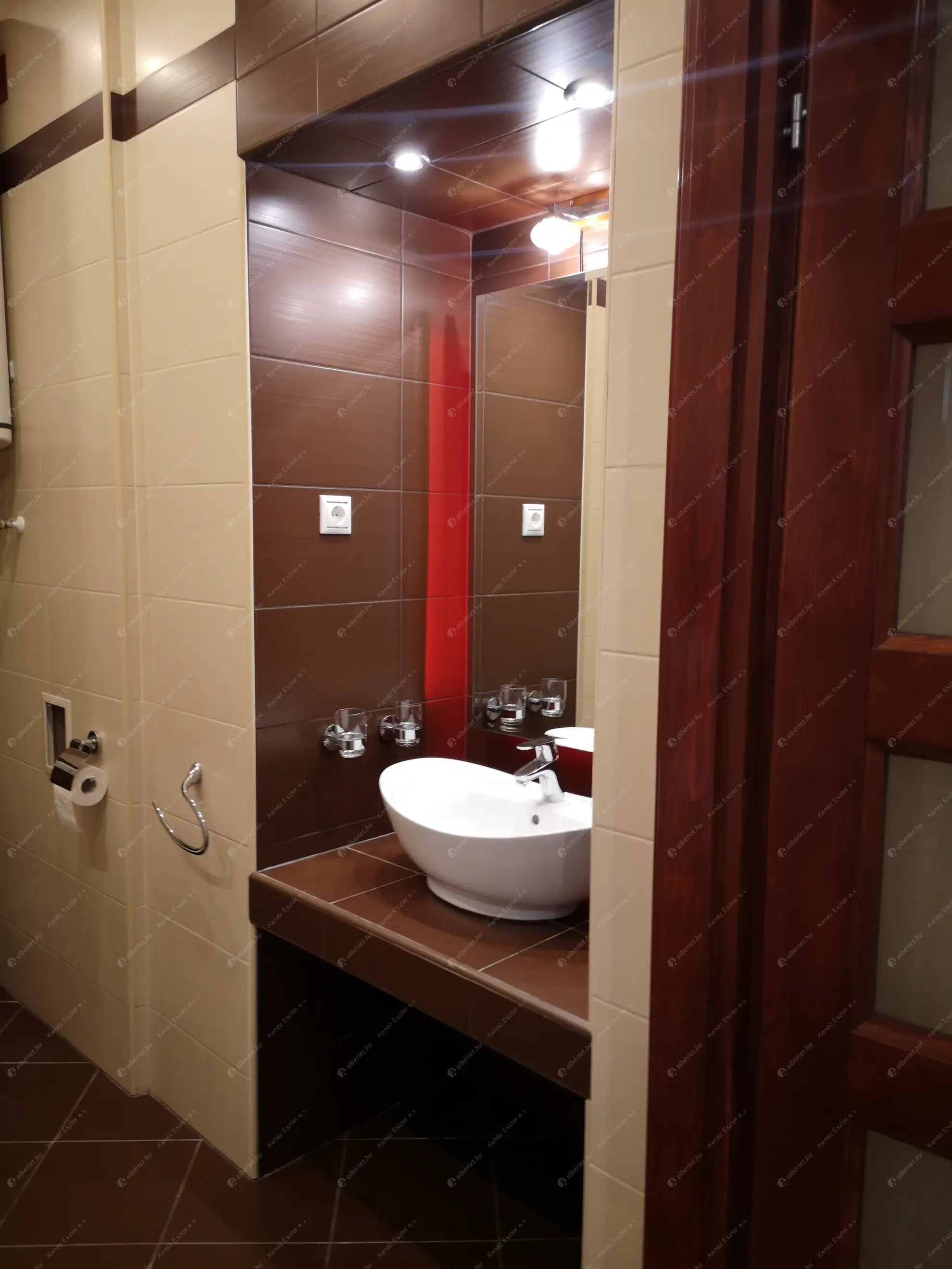 Kiadó albérlet 260000 Ft/hó áron: Budapest, I. kerület  Attila út. Mérete: 41 nm, 2 szobás | Alberlet.hu - 6581028