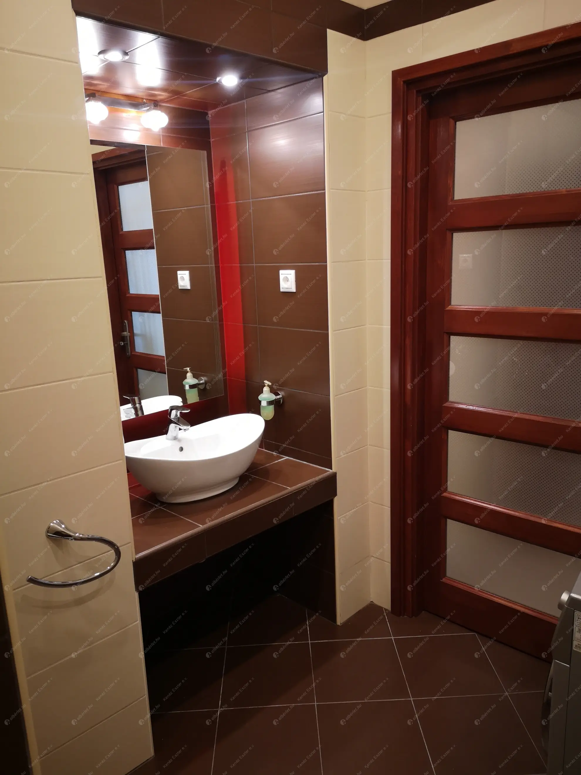 Kiadó albérlet 260000 Ft/hó áron: Budapest, I. kerület  Attila út. Mérete: 41 nm, 2 szobás | Alberlet.hu - 6581030