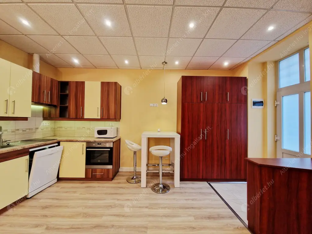 Kiadó albérlet 260000 Ft/hó áron: Budapest, I. kerület  Attila út. Mérete: 41 nm, 1 szobás | Alberlet.hu - 6597001