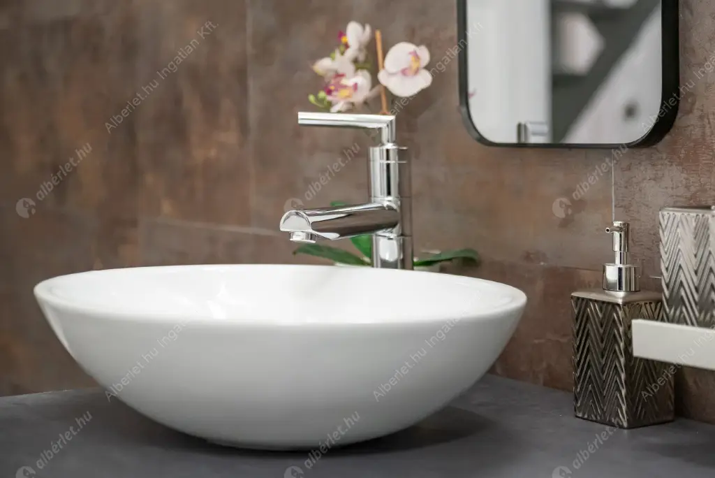 Kiadó albérlet 275000 Ft/hó áron: Budapest, I. kerület  Attila út. Mérete: 46 nm, 2 szobás | Alberlet.hu - 6631962