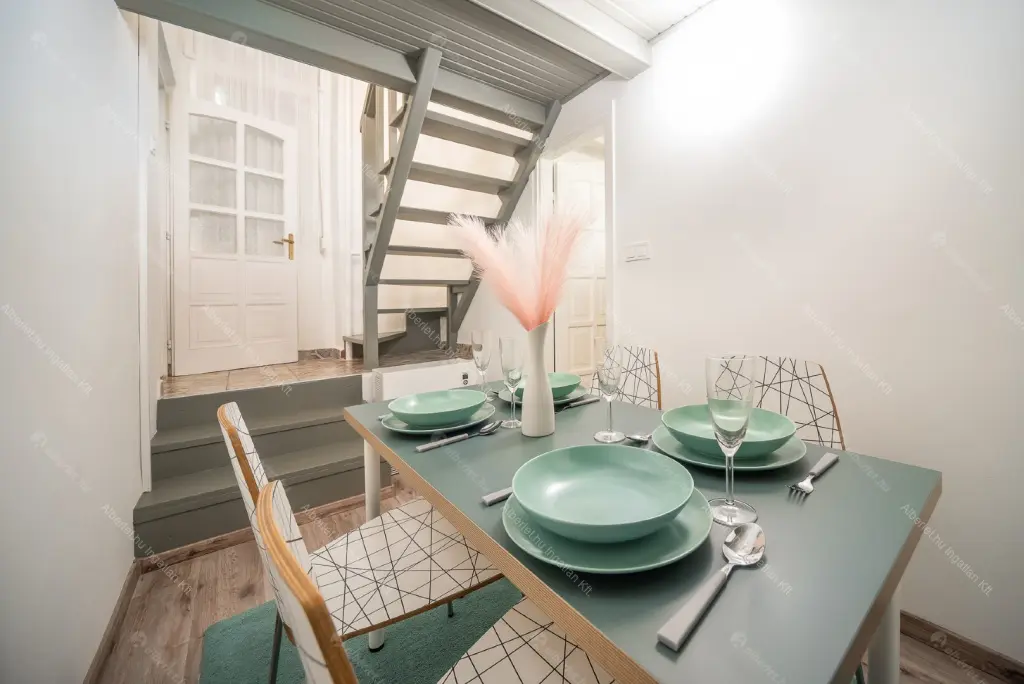 Kiadó albérlet 275000 Ft/hó áron: Budapest, I. kerület  Attila út. Mérete: 46 nm, 2 szobás | Alberlet.hu - 6652038