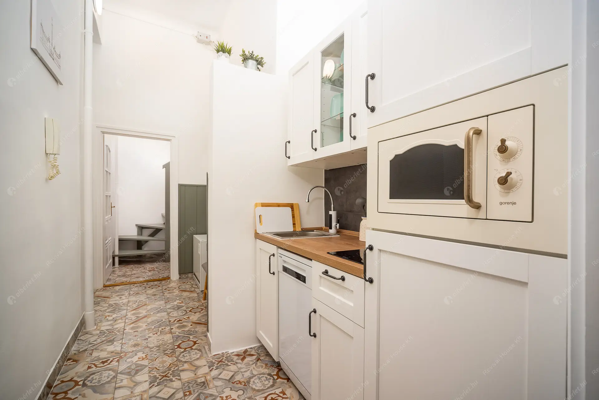 Kiadó albérlet 275000 Ft/hó áron: Budapest, I. kerület  Attila út. Mérete: 46 nm, 2 szobás | Alberlet.hu - 6635764