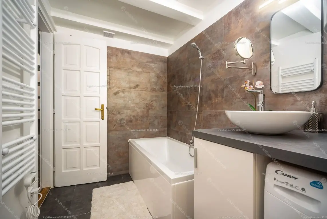 Kiadó albérlet 275000 Ft/hó áron: Budapest, I. kerület  Attila út. Mérete: 46 nm, 2 szobás | Alberlet.hu - 6640422