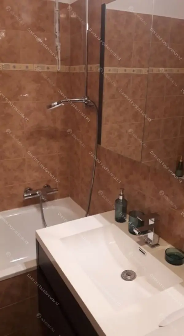 Kiadó albérlet 340000 Ft/hó áron: Budapest, I. kerület  Attila út. Mérete: 52 nm, 2 szobás | Alberlet.hu - 6659381