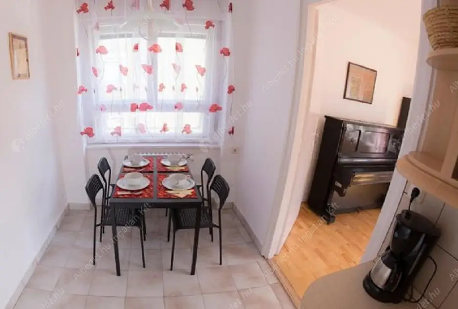 Kiadó albérlet 280000 Ft/hó áron: Budapest, I. kerület  Attila út. Mérete: 64 nm, 2 szobás | Alberlet.hu - 6111785