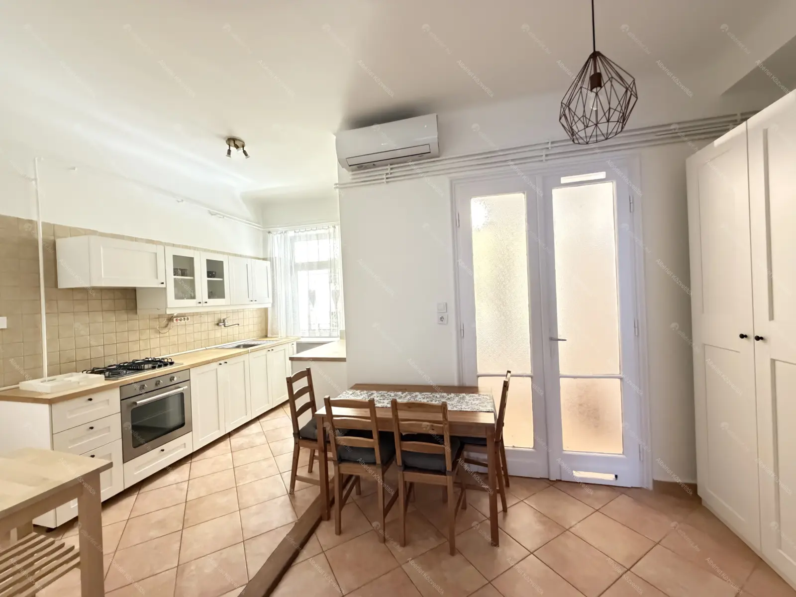 Kiadó albérlet 270000 Ft/hó áron: Budapest, I. kerület  Attila út. Mérete: 72 nm, 2 szobás | Alberlet.hu - 6702726