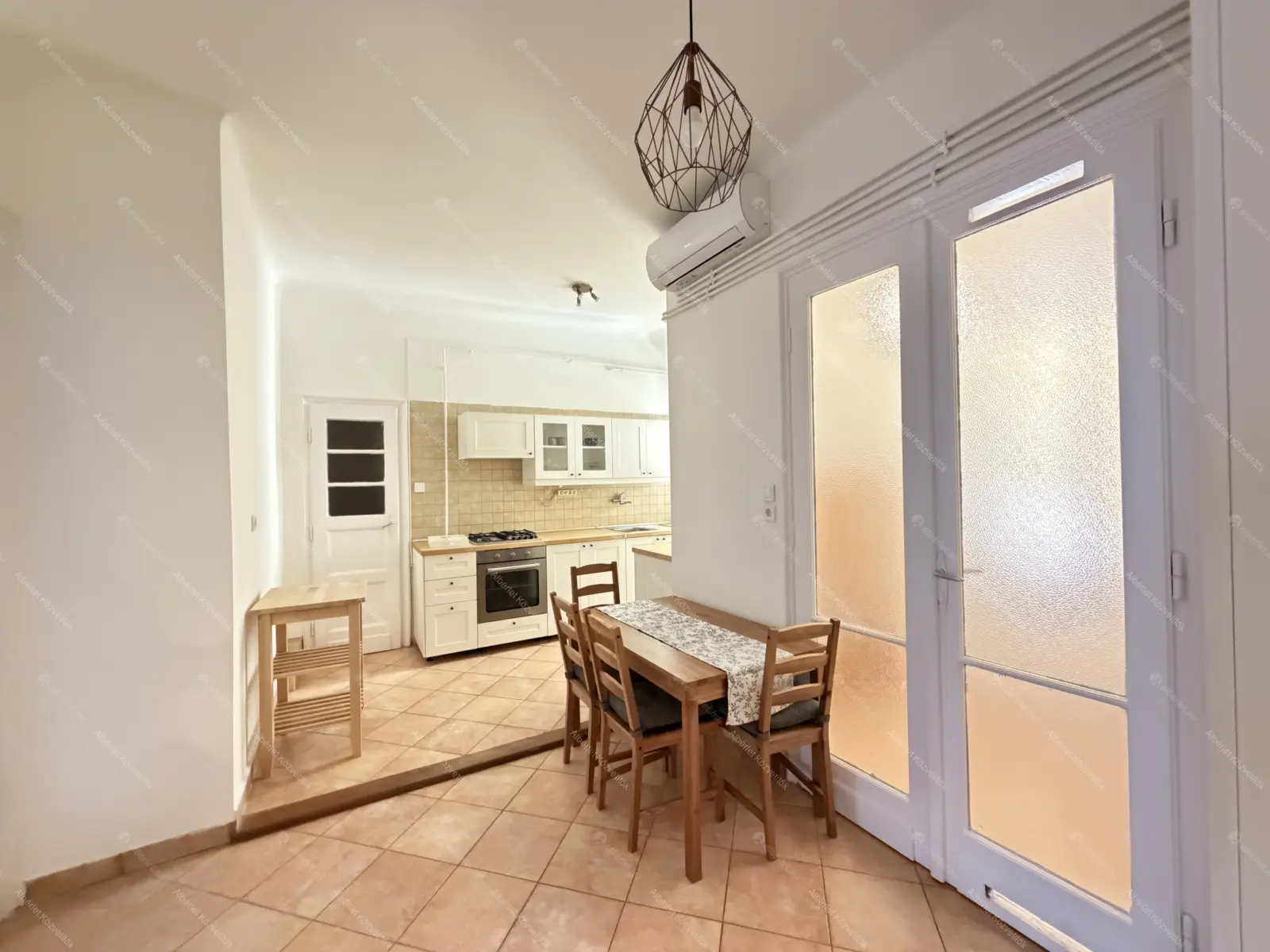 Kiadó albérlet 270000 Ft/hó áron: Budapest, I. kerület  Attila út. Mérete: 72 nm, 2 szobás | Alberlet.hu - 6702727