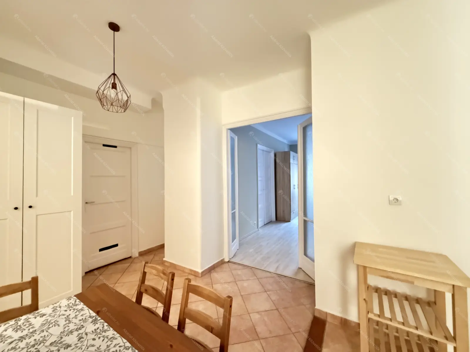 Kiadó albérlet 270000 Ft/hó áron: Budapest, I. kerület  Attila út. Mérete: 72 nm, 2 szobás | Alberlet.hu - 6702736