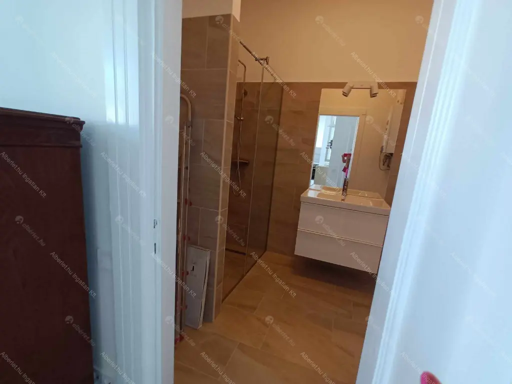 Kiadó albérlet 355000 Ft/hó áron: Budapest, I. kerület  Attila út. Mérete: 72 nm, 3 szobás | Alberlet.hu - 6109654