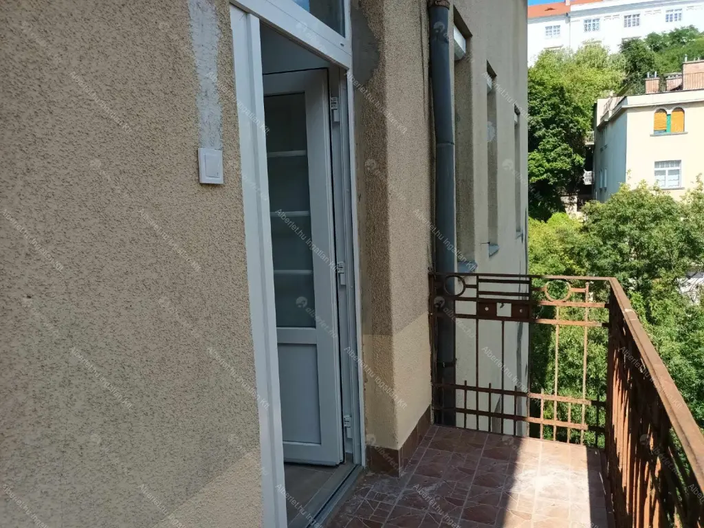 Kiadó albérlet 355000 Ft/hó áron: Budapest, I. kerület  Attila út. Mérete: 72 nm, 3 szobás | Alberlet.hu - 6109660