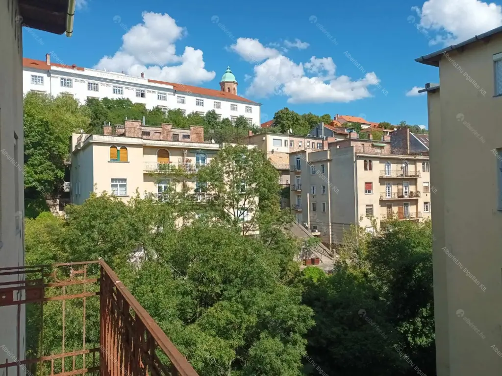 Kiadó albérlet 355000 Ft/hó áron: Budapest, I. kerület  Attila út. Mérete: 72 nm, 3 szobás | Alberlet.hu - 6109661