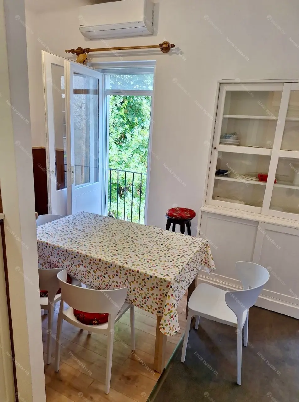 Kiadó albérlet 330000 Ft/hó áron: Budapest, I. kerület  Attila út. Mérete: 83 nm, 2 szobás | Alberlet.hu - 6661291